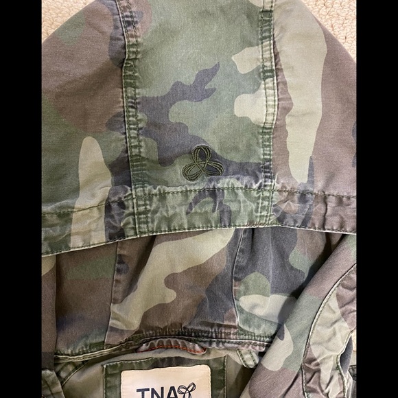 Aritzia TNA Camo Army Hoodie Cotton Jacket Women’s Small - Picture 5 of 10